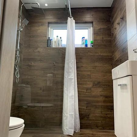 R&J Guesthouse Ro0M Grindavík Kültér fotó